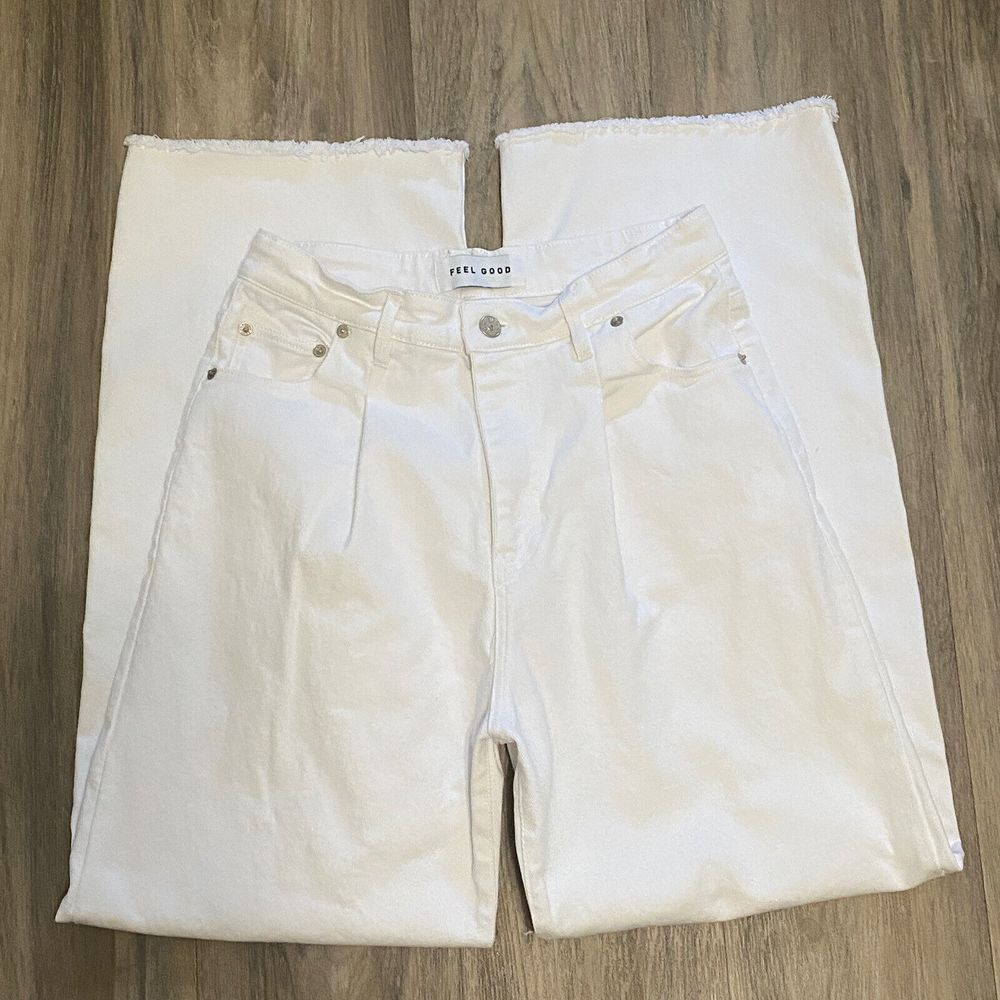 FRED Super High Rise Wide Leg Frayed Hem White Jeans Women's Size 27x28 1/2 NWOT